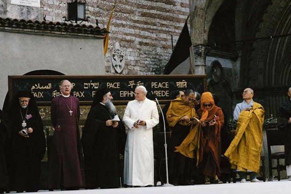 O herético e escandaloso encontro ecumênico em Assis de João Paulo II